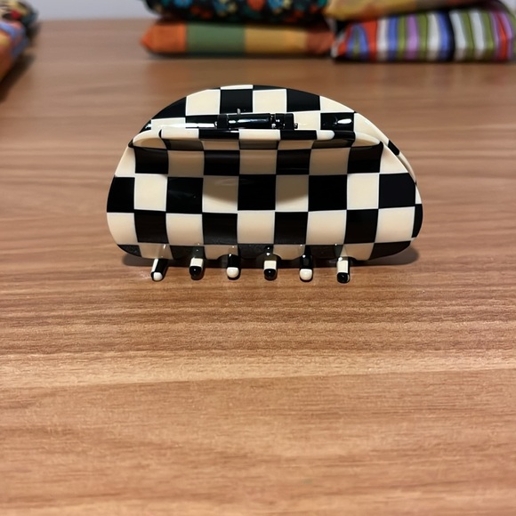 Chunks - Checker Claw Clip in Black + White - Picture 2 of 4